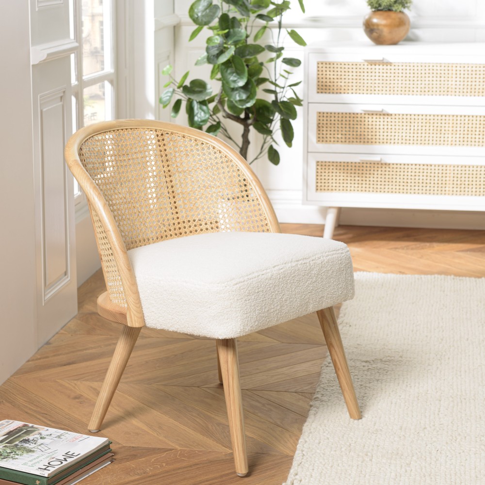 Chaise basse AGATHE en hévéa - Assise tissu bouclette blanc Chaise basse AGATHE en hévéa - Assise tissu bouclette blanc
