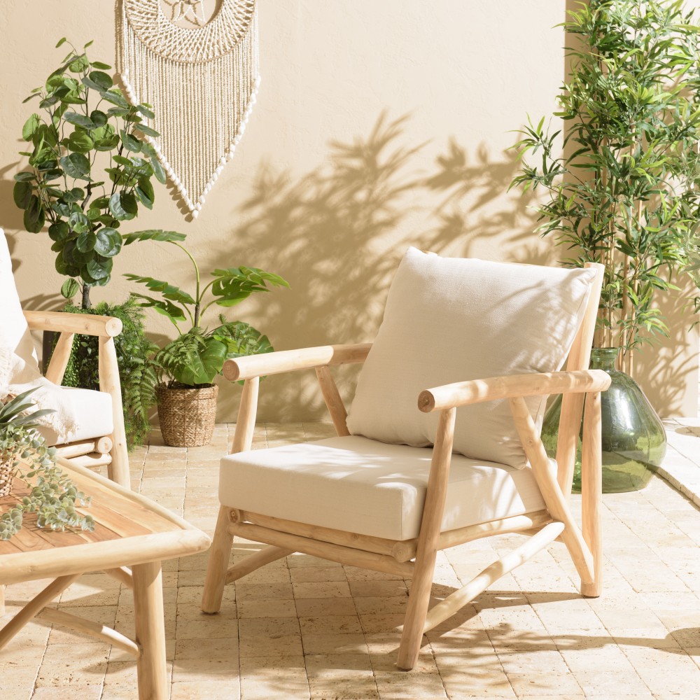 Fauteuil MADURA en teck naturel et coussins blancs Fauteuil MADURA en teck naturel et coussins blancs