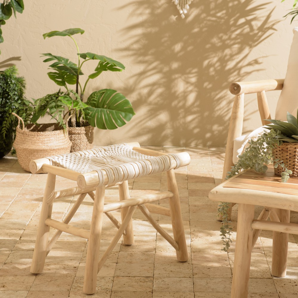 Tabouret WILL en teck naturel et macramé blanc Tabouret WILL en teck naturel et macramé blanc