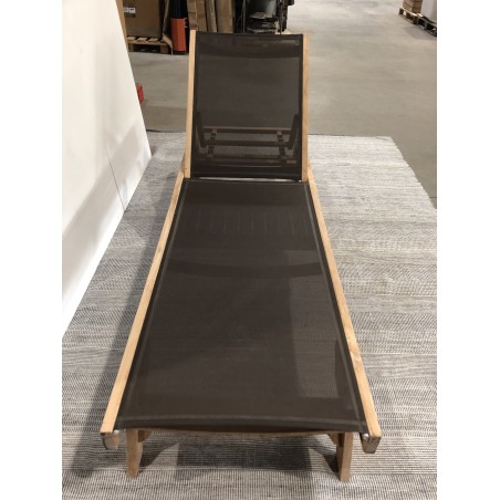 Taupe-coloured textilene sun lounger in teak | SECOND-HAND