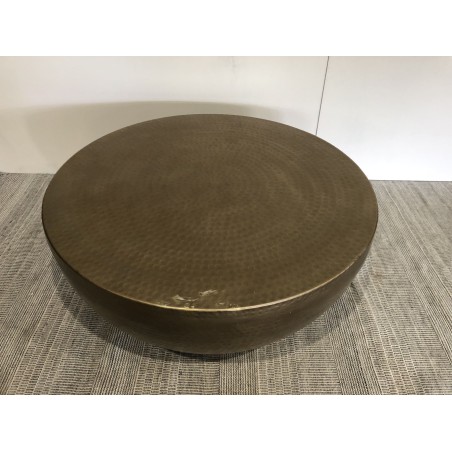 Round shell coffee table 90x90cm in antique gold aluminium | Second Hand
