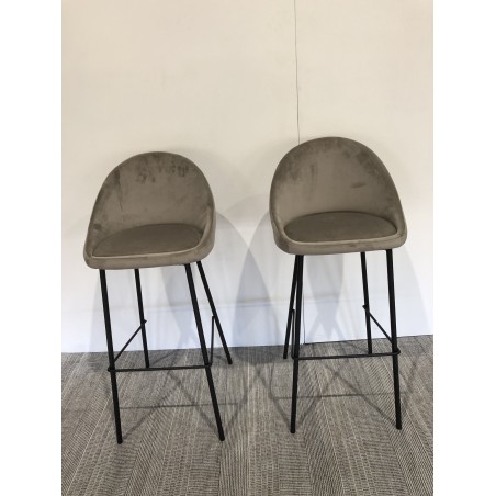 SECONDE MAIN - Lot de 2 tabourets de bar velours chamois hauteur d'assise 80cm