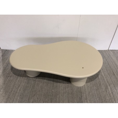 Table basse forme organique couleur beige effet béton | Seconde Main