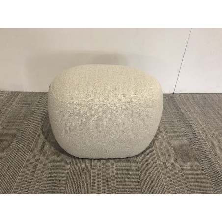 Pouf forme design en tissu petite bouclette beige  | Meubles Macabane