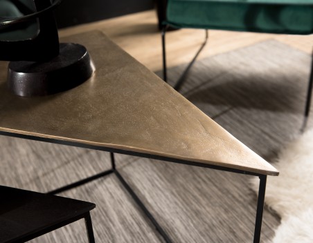 Set de 2 tables gigognes triangles aluminium doré et noir