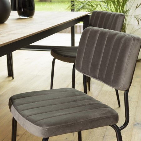 Chaise velours gris foncé AGATHE - Pieds métal noir